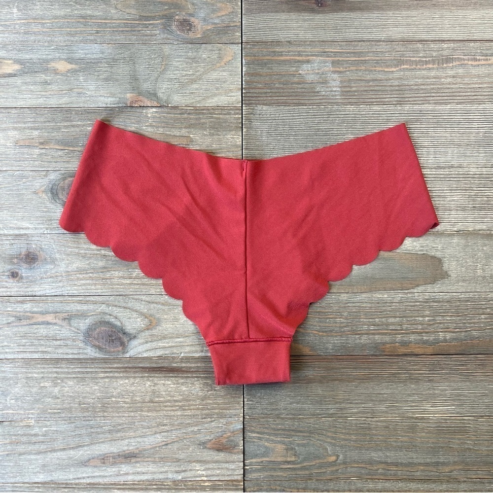 NWT VS PINK Scalloped Cheekster Panties - Picture 2 of 3